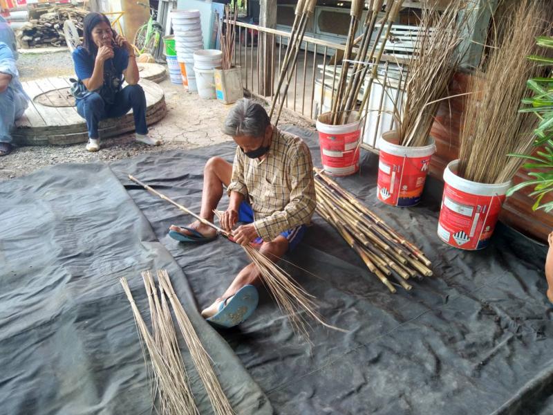 ไม้กวาดทางมะพร้าว